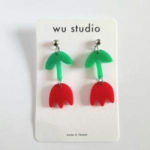 *NEW* Wu Studio Plastic Flower Earrings Red Green Tulip Stud Drop Lightweight